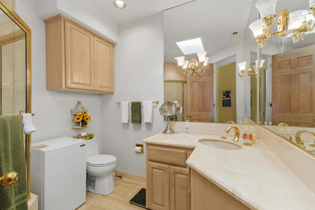 346 Crest Lake Drive, Palm Desert CA: https://media.crmls.org/mediaz/76953c28-0573-4621-b0e8-60fd24555594.jpg
