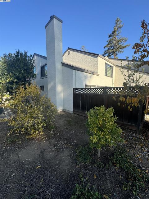 6649 Bunker Hill Ct, San Jose CA: https://media.crmls.org/mediaz/76955057-d885-49a6-8855-f7edc5abf8d9.jpg