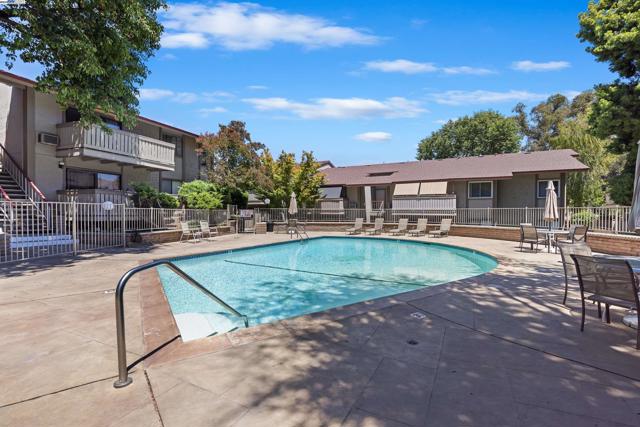 100 Kinross Drive, Walnut Creek CA: https://media.crmls.org/mediaz/76959c2f-b99a-4f9f-99a0-e2f367344803.jpg