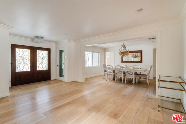15514 Del Gado Drive, Sherman Oaks CA: https://media.crmls.org/mediaz/7695dc56-366b-48e2-99ec-0fc82aff9d37.jpg