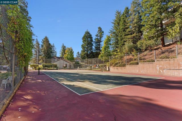 321 Via Cordova Ln, Martinez CA: https://media.crmls.org/mediaz/76963066-0298-4c18-b007-c28759b96bfb.jpg