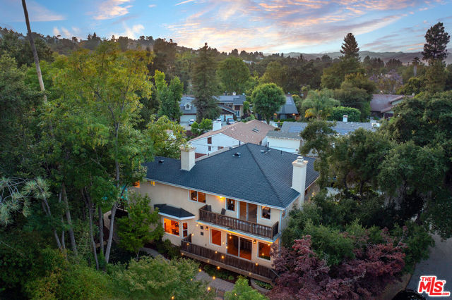 23040 Blue Bird Drive, Calabasas CA: https://media.crmls.org/mediaz/76963ae2-4e73-4eff-b349-3cc6abb41875.jpg