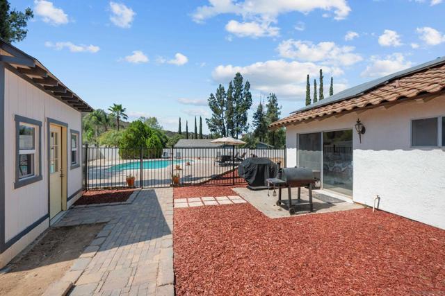 16273 Arena Dr, Ramona CA: https://media.crmls.org/mediaz/76965da0-257f-4776-9466-72d89c476c39.jpg