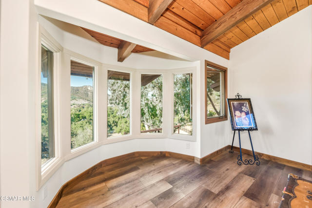 356 E Carlisle Road, Thousand Oaks CA: https://media.crmls.org/mediaz/7696fa84-68c2-4332-bdd4-e2c80e161fe9.jpg