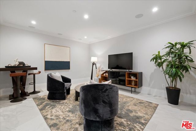 4351 Vanalden Avenue, Tarzana CA: https://media.crmls.org/mediaz/76973bd6-5adb-4ce1-88eb-f8eb8b7abef5.jpg