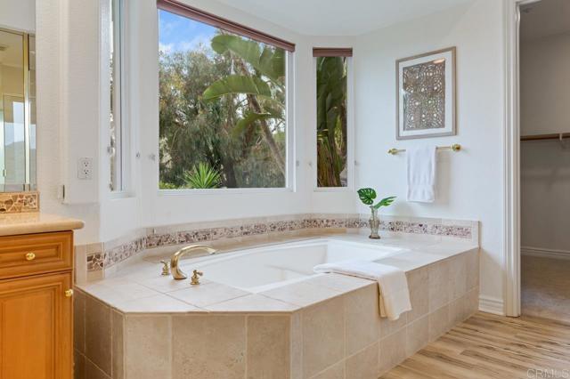 Detail Gallery Image 39 of 73 For 332 Cantle Ln, Encinitas,  CA 92024 - 5 Beds | 5/1 Baths