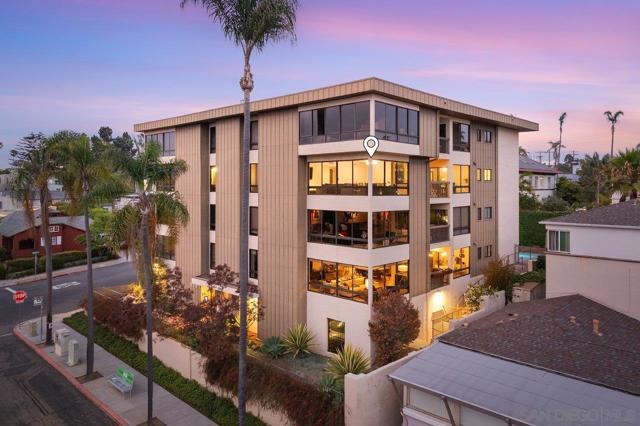 3161 1St Ave, San Diego CA: https://media.crmls.org/mediaz/7698a3ef-1246-4692-9544-cad63a89263d.jpg
