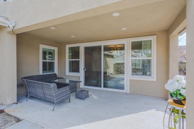 2239 Jessica Way, Tracy CA: https://media.crmls.org/mediaz/7698e4be-cae8-423f-a331-cf6649223821.jpg