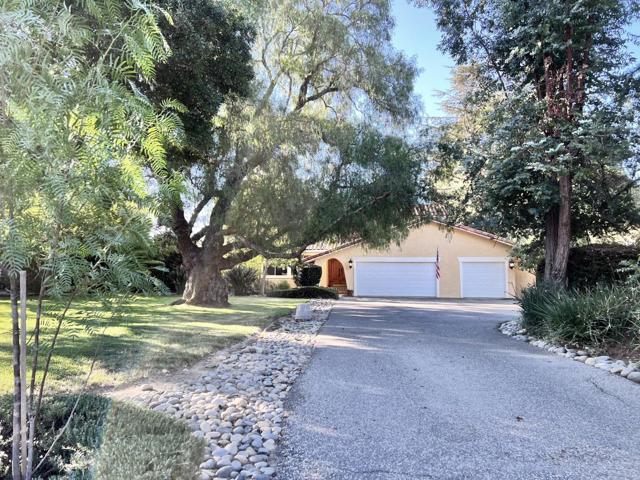 12467 Creekview Court, San Martin CA: https://media.crmls.org/mediaz/76999701-38e4-4c8e-accb-2a3dbcbc997d.jpg
