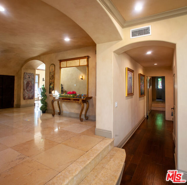 3501 Caribeth Drive, Encino CA: https://media.crmls.org/mediaz/7699dd8b-b9a1-4026-8a95-3f2230591308.jpg