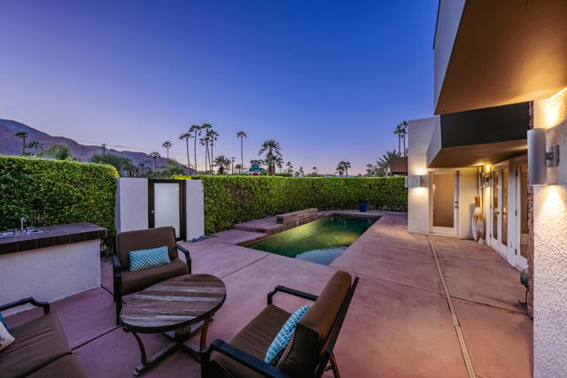 590 N Plaza Amigo, Palm Springs, CA 92262