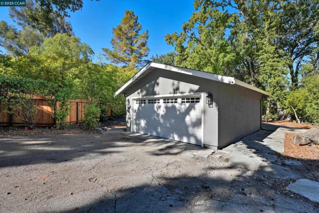 1016 Stone Valley Rd, Alamo CA: https://media.crmls.org/mediaz/769a761e-baa9-460a-aced-115dfe5fa416.jpg