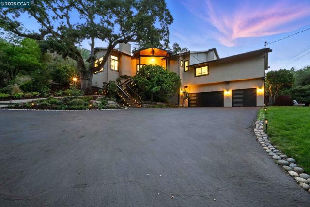 1542 Hillgrade Ave, Alamo CA: https://media.crmls.org/mediaz/769ac157-5e6d-4c80-8d99-7127dd01e40d.jpg