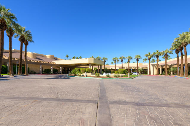 38348 Zinnia E Lane, Palm Desert CA: https://media.crmls.org/mediaz/769b459a-e1b0-4a4a-a48c-d4f76917d6f0.jpg