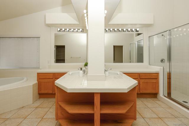 641 Serrano Ln, Chula Vista CA: https://media.crmls.org/mediaz/769b979f-c92f-474d-9bd0-429e90227ac1.jpg