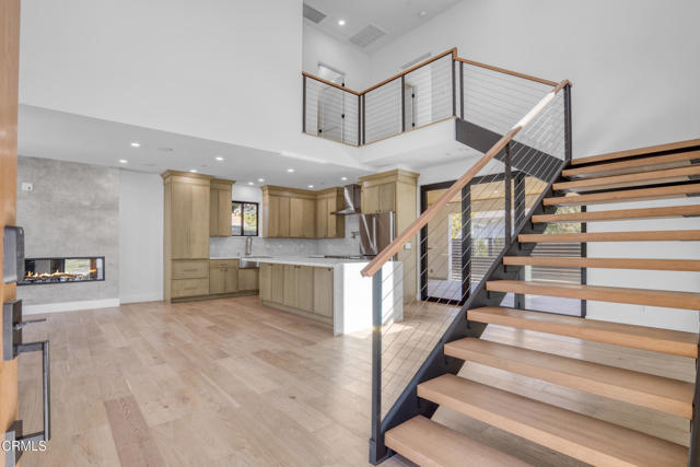 Detail Gallery Image 2 of 32 For 611 W Claremont St, Pasadena,  CA  - 3 Beds | 3 Baths