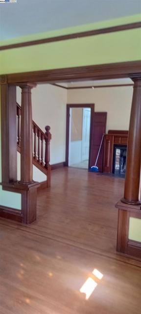 1059 Santa Clara Ave, Alameda CA: https://media.crmls.org/mediaz/769c4c77-9475-4a73-a26d-78d3c8cda0fa.jpg