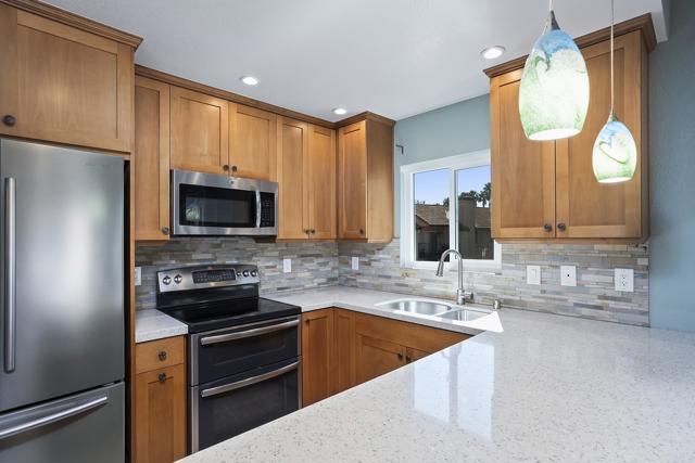 Detail Gallery Image 9 of 26 For 11337 Avenida De Los Lobos #C,  San Diego,  CA 92127 - 2 Beds | 2 Baths