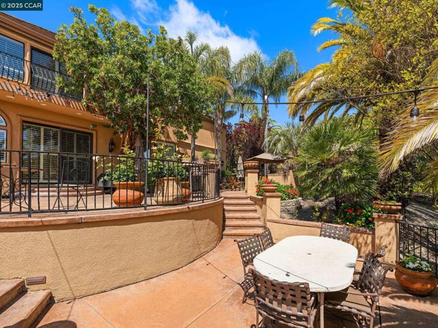 4640 Kingswood Dr, Danville CA: https://media.crmls.org/mediaz/769c6bb9-2820-4a7f-ba6d-1cad6858a65c.jpg