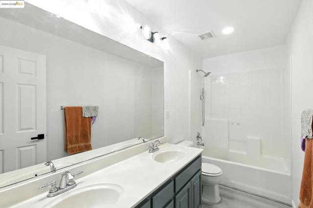 78 Vella Circle, Oakley CA: https://media.crmls.org/mediaz/769c9f5d-3c53-48e2-9e4d-24a3c1eb426e.jpg