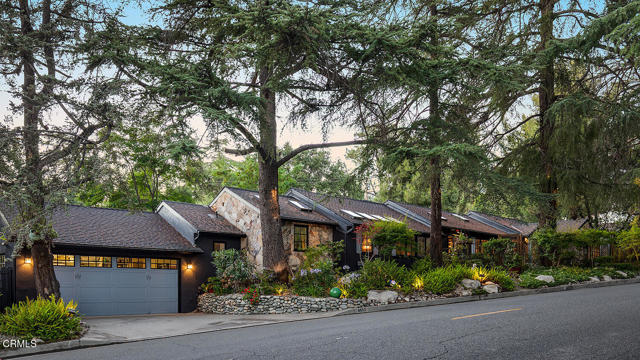4953 Alta Canyada Road, La Canada Flintridge CA: https://media.crmls.org/mediaz/769ca214-5dc3-4ea4-a179-9de35d4eb7ce.jpg