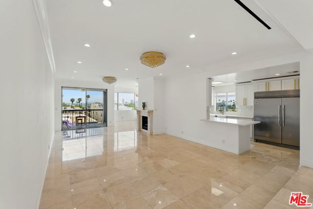 321 N Oakhurst Drive, Beverly Hills CA: https://media.crmls.org/mediaz/769ddf8a-5c69-4d4e-9227-484195df57a1.jpg
