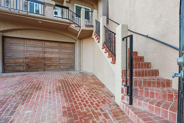 Detail Gallery Image 5 of 68 For 920 Glen Oaks Bld, Pasadena,  CA 91105 - 3 Beds | 3/1 Baths