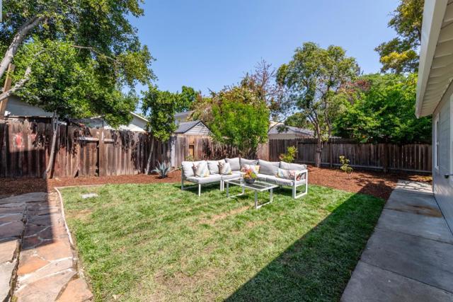 923 Grand Street, Redwood City CA: https://media.crmls.org/mediaz/769e929c-d8a7-422e-94ff-8bebb5bab61a.jpg