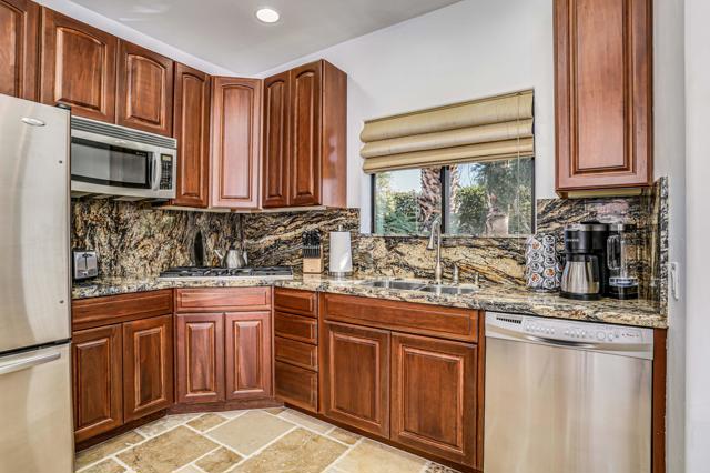 Casita Full Kitchen