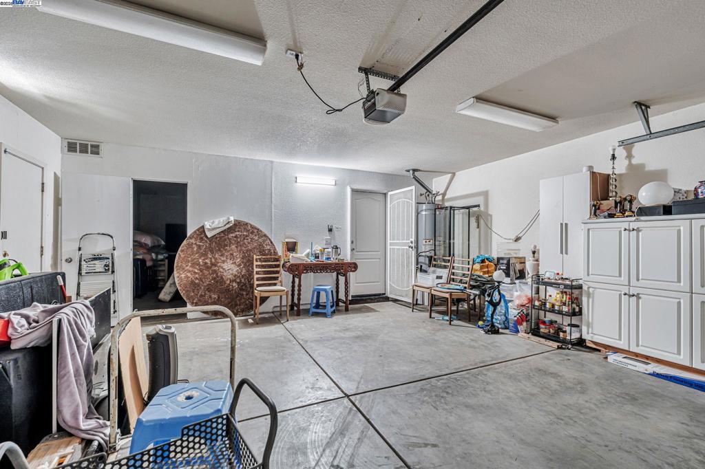 https://media.crmls.org/mediaz/769eceec-f62f-41ce-b4f3-b0e3cbf8fe95.jpg?preset=X-Large