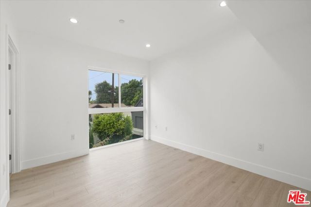 4922 S Centinela Avenue, Los Angeles CA: https://media.crmls.org/mediaz/769f352e-c4dd-47c7-90c1-64330caa8bc2.jpg