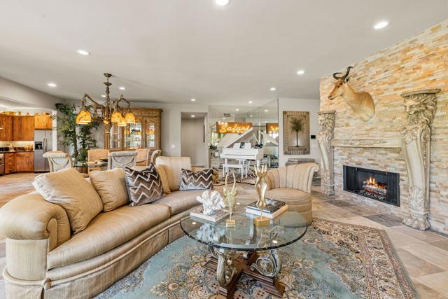 210 Desert Lakes Drive, Rancho Mirage CA: https://media.crmls.org/mediaz/769f4c00-02b4-489c-a143-2cb10aa5d463.jpg