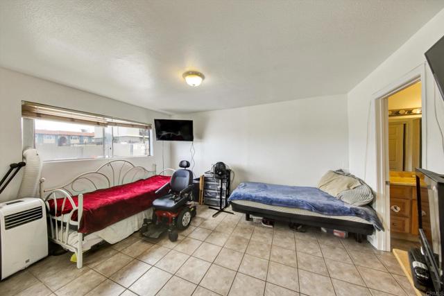 1420 Hilltop Drive, Chula Vista CA: https://media.crmls.org/mediaz/769fb253-333b-4c35-b92f-6801fdf27965.jpg