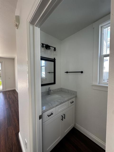 Detail Gallery Image 8 of 26 For 6957 Catamaran Dr, Carlsbad,  CA 92011 - 4 Beds | 2/1 Baths