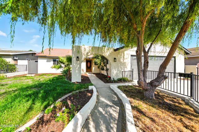 1088 Durkin Street, Camarillo CA: https://media.crmls.org/mediaz/76a04661-e720-4dda-9dca-d831f546f94c.jpg