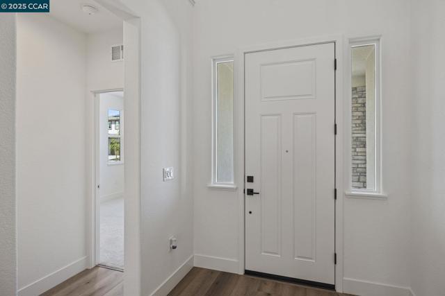 8121 Vessel Way, Sacramento CA: https://media.crmls.org/mediaz/76a09b89-62d2-4012-8648-21fc55d3ff29.jpg