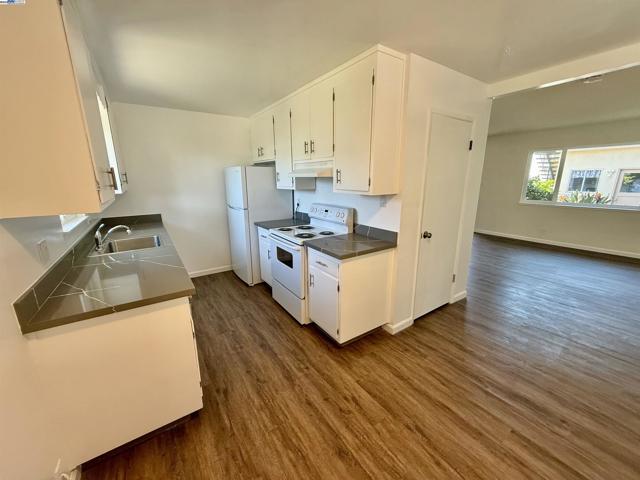 809 Coburn Ct, San Leandro CA: https://media.crmls.org/mediaz/76a160d7-b5d7-4bda-b57b-7670dc74f1b1.jpg
