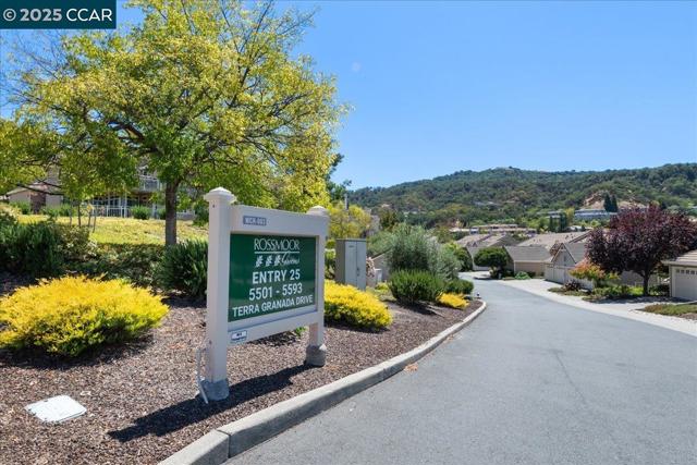 5501 Terra Granada Dr, Walnut Creek CA: https://media.crmls.org/mediaz/76a19ff1-843b-4f33-b094-0c8469e5a70a.jpg