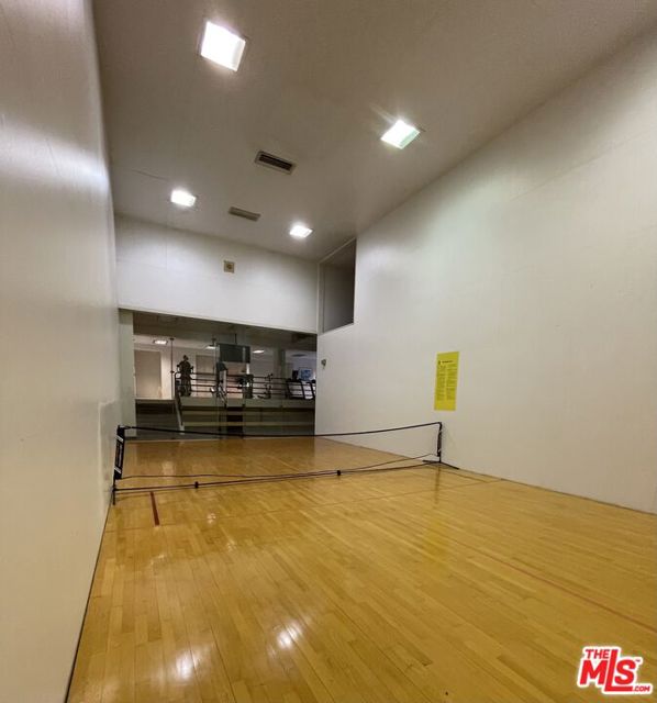 600 W 9th Street, Los Angeles CA: https://media.crmls.org/mediaz/76a285d6-e1d2-4850-8e72-1985c34cc679.jpg