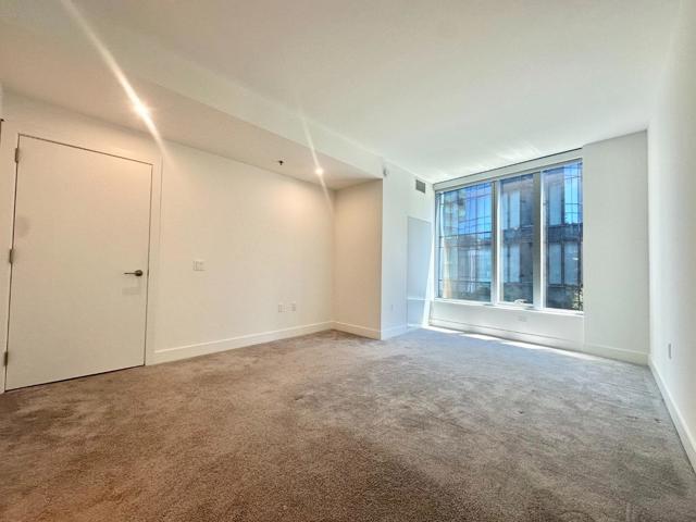 318 Main Street, San Francisco CA: https://media.crmls.org/mediaz/76a2a1a9-19d9-4efa-8600-d02020a33154.jpg