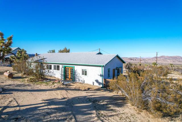 59800 Onaga Trail, Joshua Tree CA: https://media.crmls.org/mediaz/76a374b8-c5b0-4133-81b6-fc78e6d0ebec.jpg
