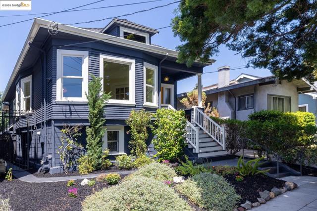 824 Arlington Avenue, Oakland CA: https://media.crmls.org/mediaz/76a3cee5-c5ae-4a1b-bfef-8941d170dc61.jpg