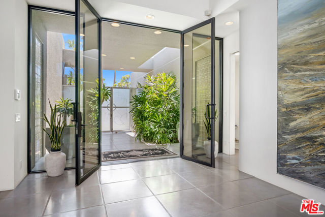 6 Rocky Lane, Rancho Mirage CA: https://media.crmls.org/mediaz/76a45650-dee9-43b2-b439-ab7324dd3c37.jpg