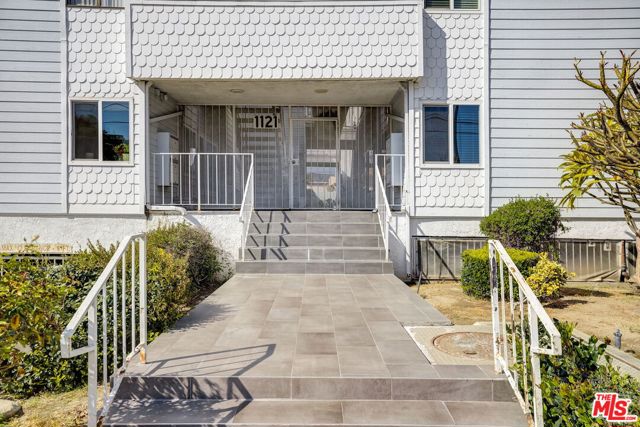 1121 East Wilson Avenue, 11 photo 2