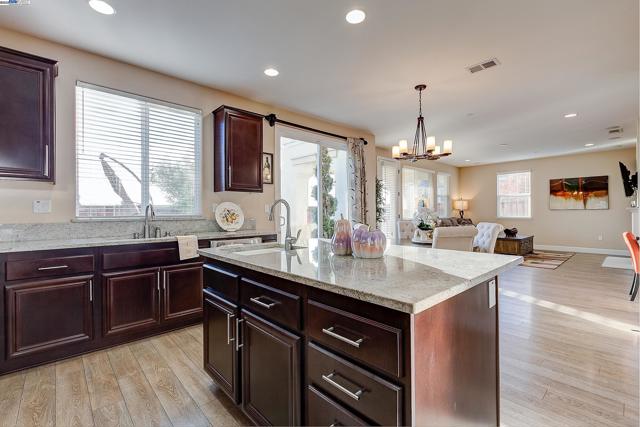 Image 24 of 60 For 2394 Amantea Way