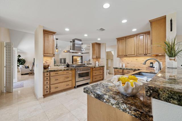 39165 Regency Way, Palm Desert CA: https://media.crmls.org/mediaz/76a67de1-e8b3-4fda-b3e2-b3f1d8957869.jpg