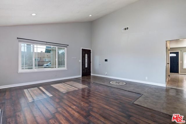 2286 Goddard Avenue, Simi Valley CA: https://media.crmls.org/mediaz/76a69668-03d6-4031-8e02-12be4e66fa05.jpg