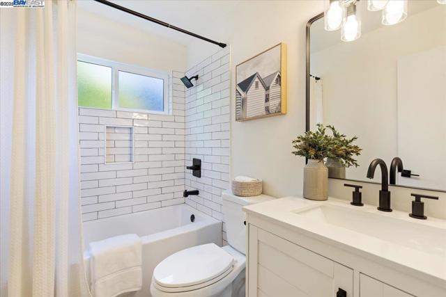 21 Muth Dr, Orinda CA: https://media.crmls.org/mediaz/76a69782-a20c-4e3f-92a0-e5d3344b9787.jpg