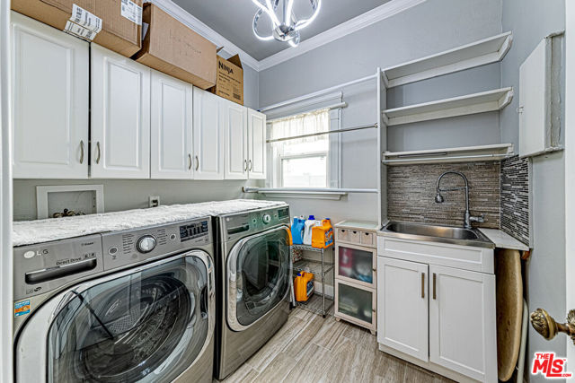 821 Lorraine Boulevard, Los Angeles CA: https://media.crmls.org/mediaz/76a6e50a-9961-4f0e-ae77-03c8e3e82792.jpg