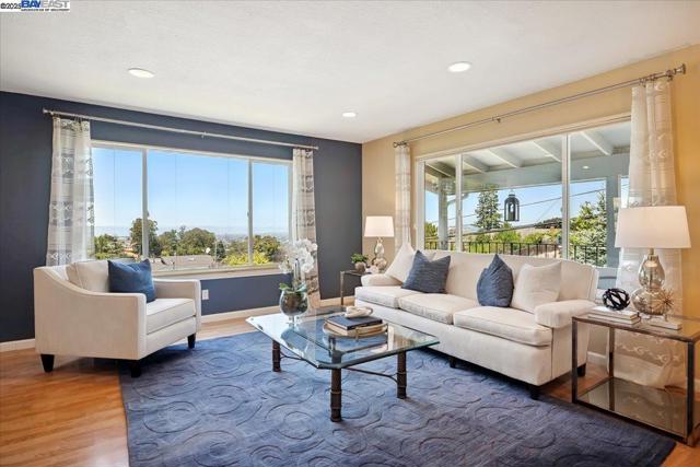 3457 Hackamore Dr, Hayward CA: https://media.crmls.org/mediaz/76a7bed4-30db-4727-ac5d-3cccb7be7fb3.jpg